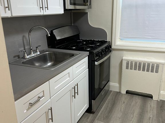 3rd image of 74 Arlo Rd APT 1A