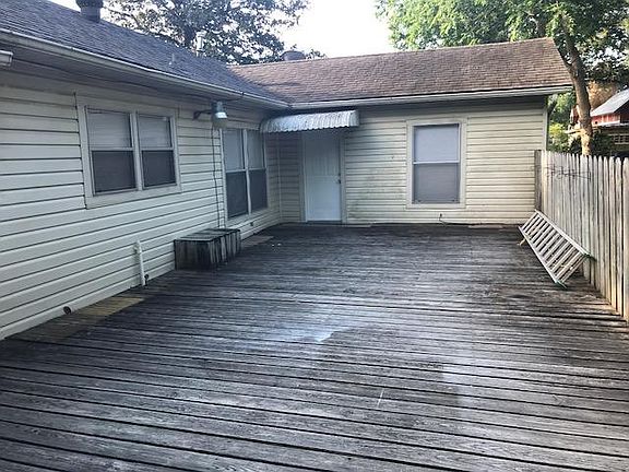 3rd image of 1010 Pecan Dr