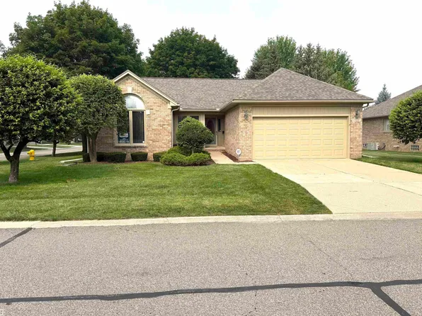 41097 Fox Run Dr, Clinton Township, MI 48038