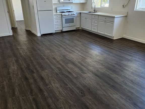 3rd image of 4323 Van Nuys Blvd