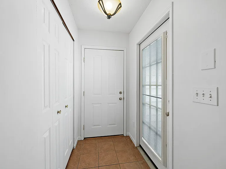 4035 Redroyal Ave — Photo 33