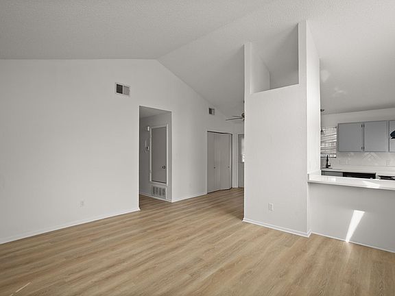 3rd image of 8807 Pineridge Dr #B