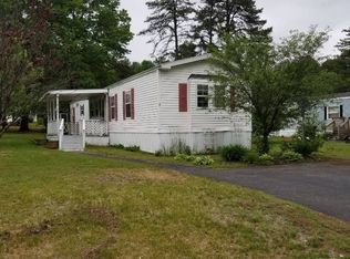 8 Petrie Ln, Queensbury, NY 12804