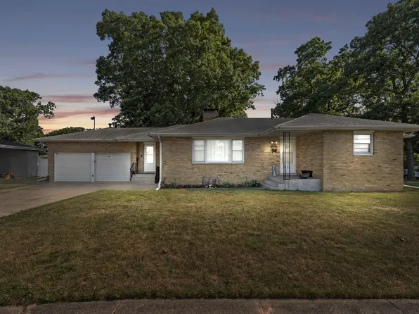 921 W 3rd Pl, Hobart, IN 46342