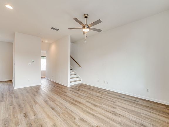 5th image of 415 Jackson St #201