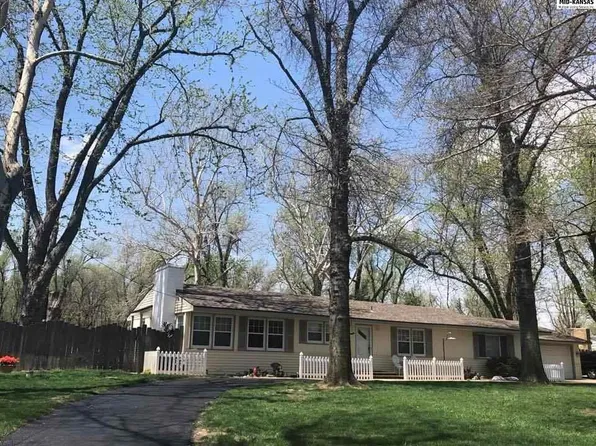 3927 N Halstead St, Hutchinson, KS 67502