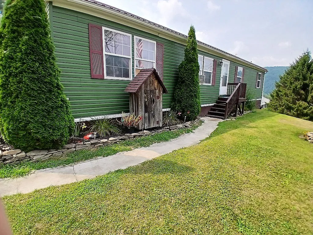 24 Prospect St photo 1