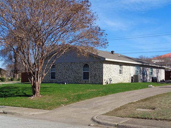 5th image of 214 Martin Luther Cir