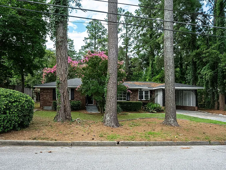 3120 Edinburgh Dr — Photo 1