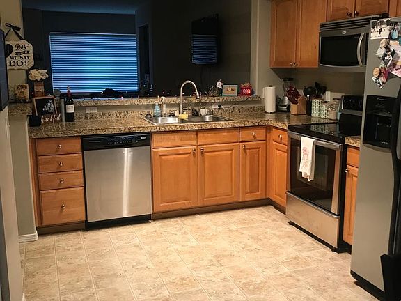 Granite and spacious Kitchen