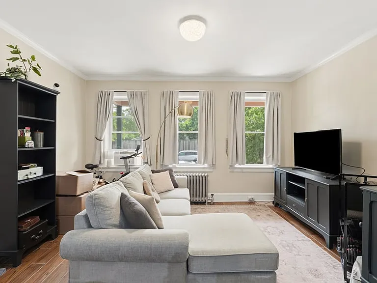 28 Willowdale Ave #1 — Photo 8