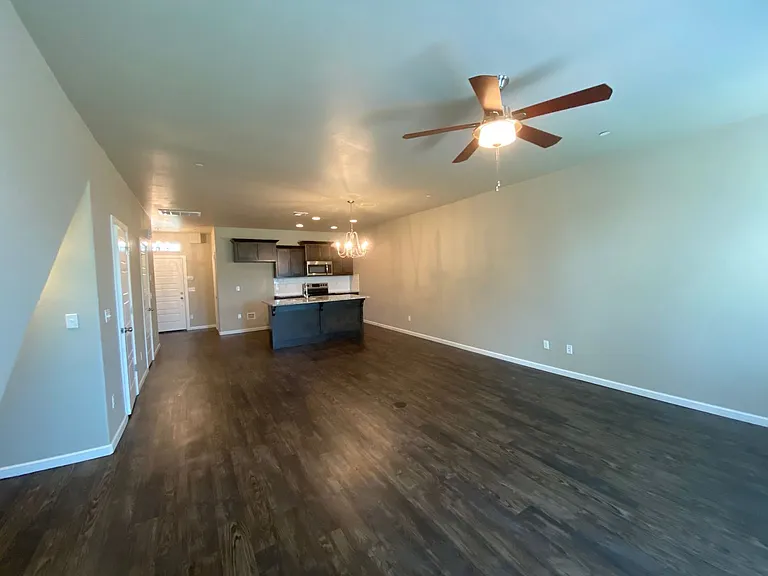749 SW 14th St — Photo 5