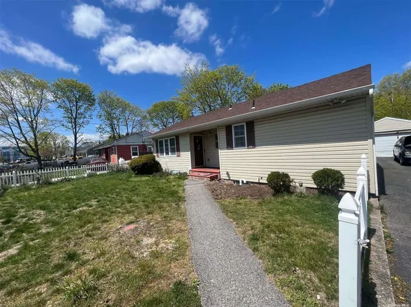 17 Claremont Avenue, Bay Shore, NY 11706