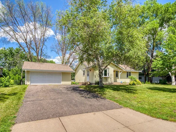 1600 Amy Ln, Brooklyn Center, MN 55430