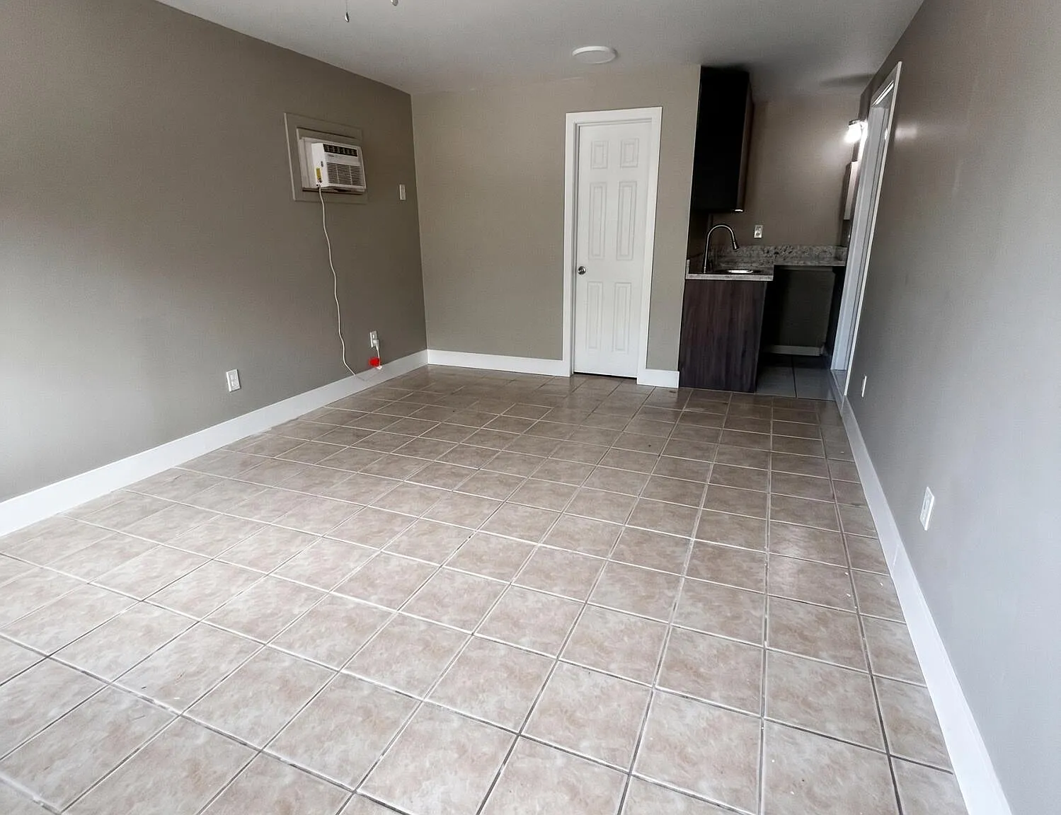 1 bed, 1.0 bath, 2205 sqft, $1,100 — Photo 1