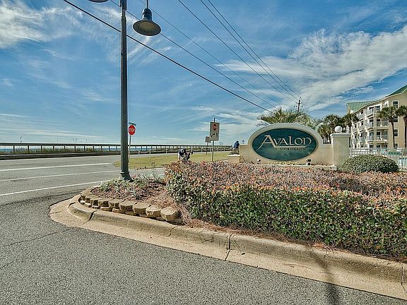 4th image of 597 Avalon Blvd