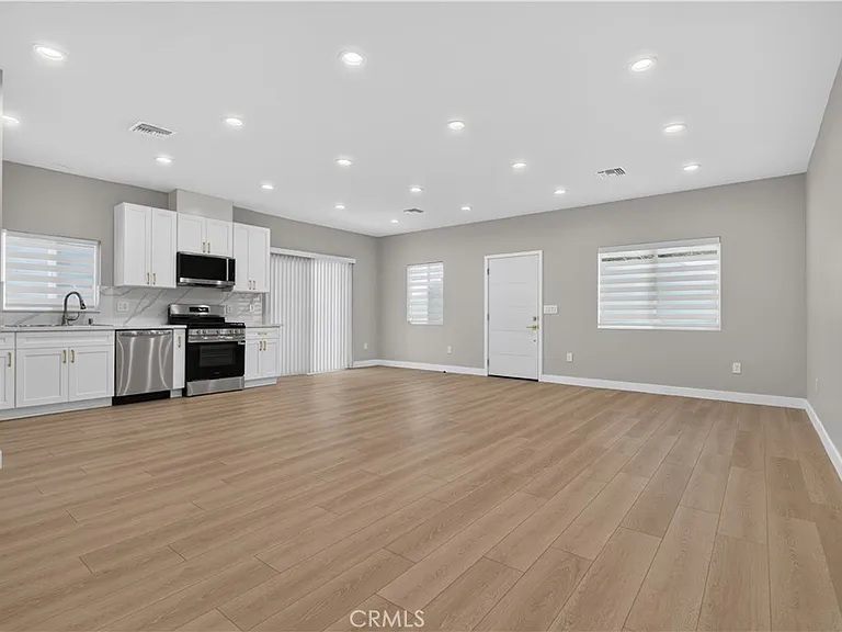 16425 Clymer St — Photo 13