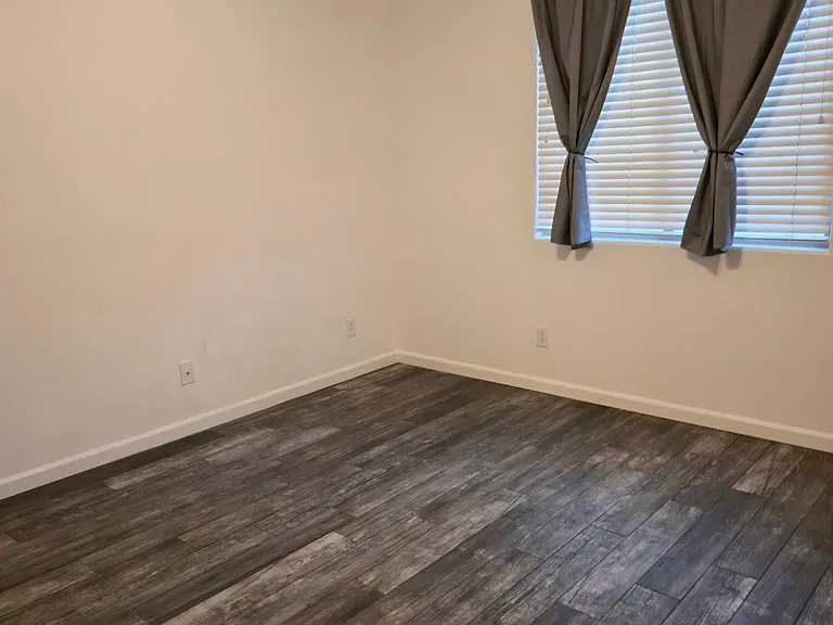 7721 S 68th Dr — Photo 10