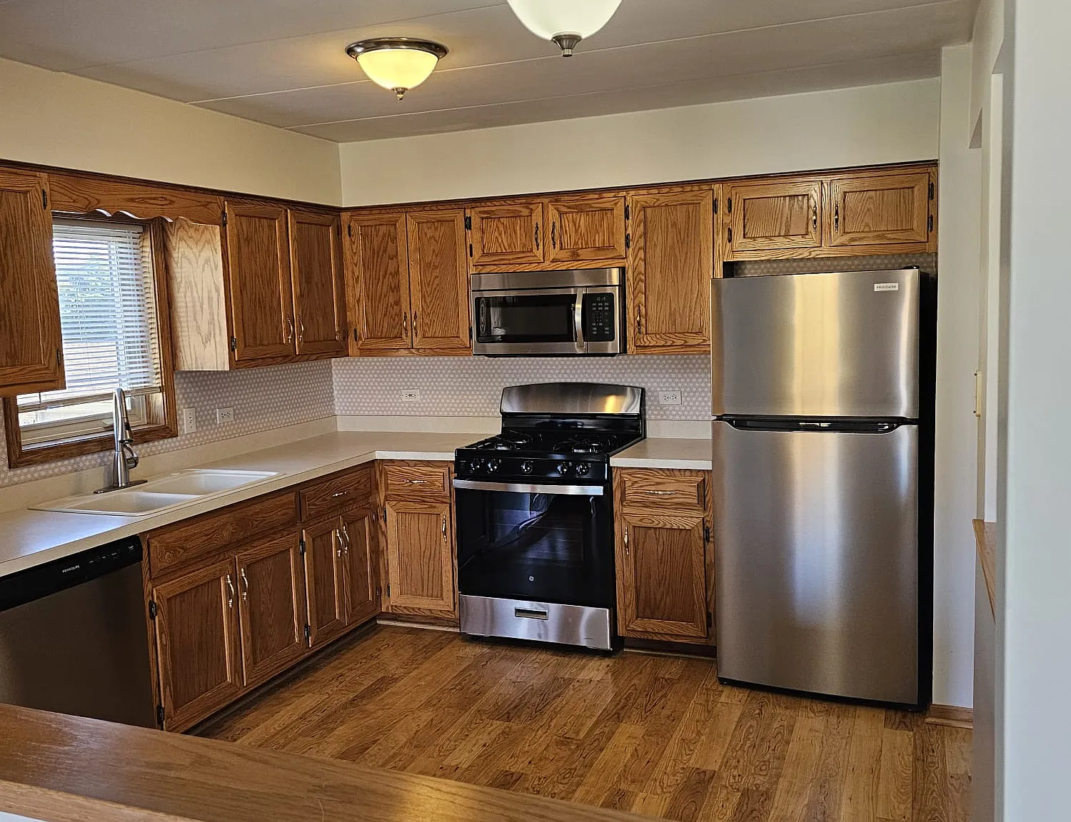 2 bed, 1150 sqft, $2,200 — Photo 2