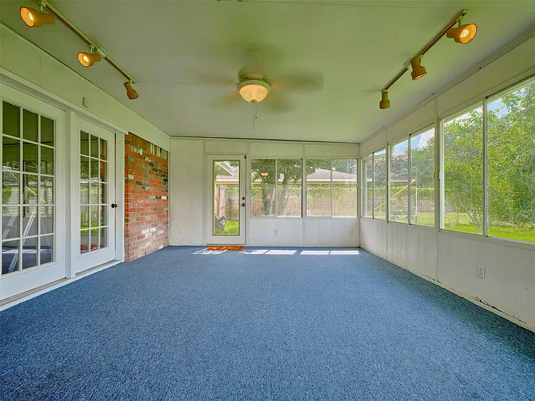 1018 Shawnee St — Photo 22