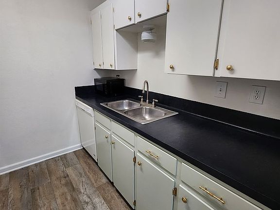 3rd image of 113 Noel Dr APT E