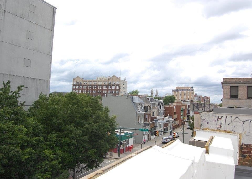 1st image of 304 E Grace St #201