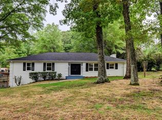 3615 N Lakeshore Dr, Winston Salem, NC 27106