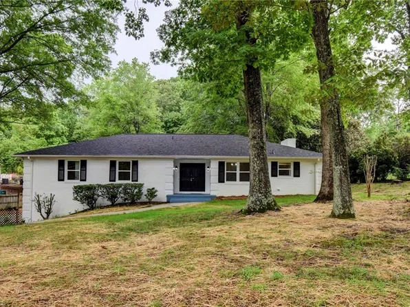 3615 N Lakeshore Dr, Clemmons, NC 27012