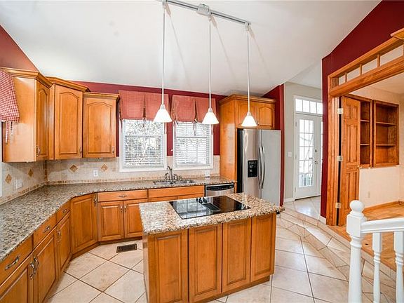 4th image of 135 Sunrise Ct