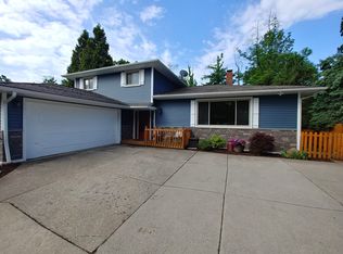 7260 Lakeview Dr, Parma, OH 44129