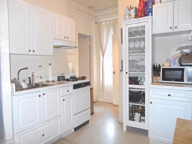 1st image of 255 W 10th St APT 2rs