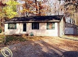 190 Goldner Ave, Waterford, MI 48328