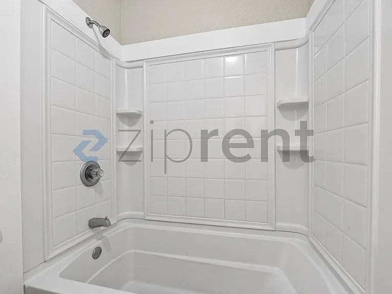 3225 Crites St #102 — Photo 26