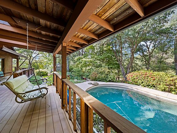 3rd image of 15585 Mountain Shadows Dr