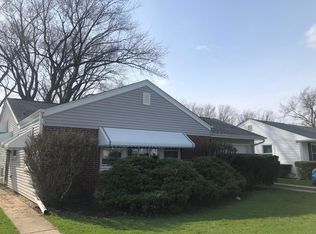 932 S Wolf Rd, Des Plaines, IL 60016