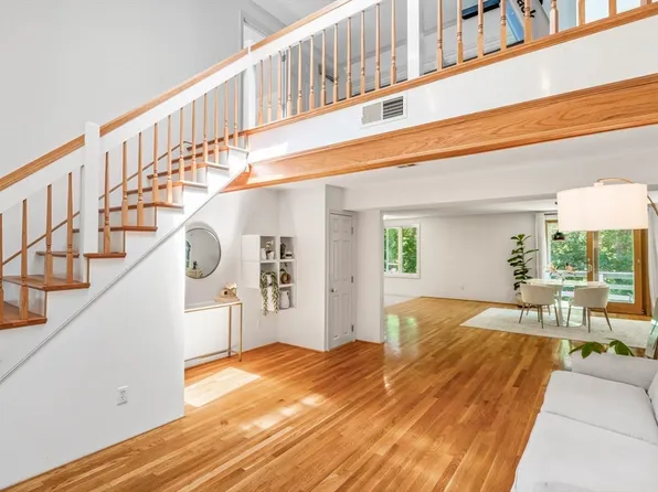 46 Pinebrook Ln APT 3, South Easton, MA 02375
