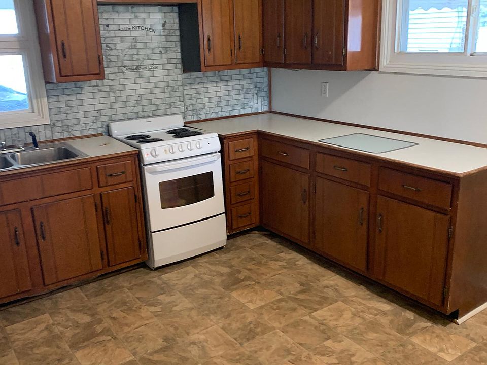 2nd image of 2958 Garey Ln