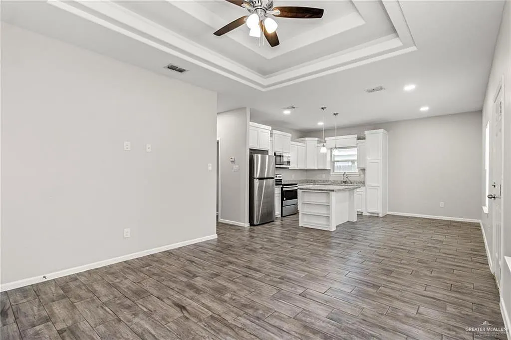 2 bed, 2.0 bath, 928 sqft, $1,075 — Photo 3