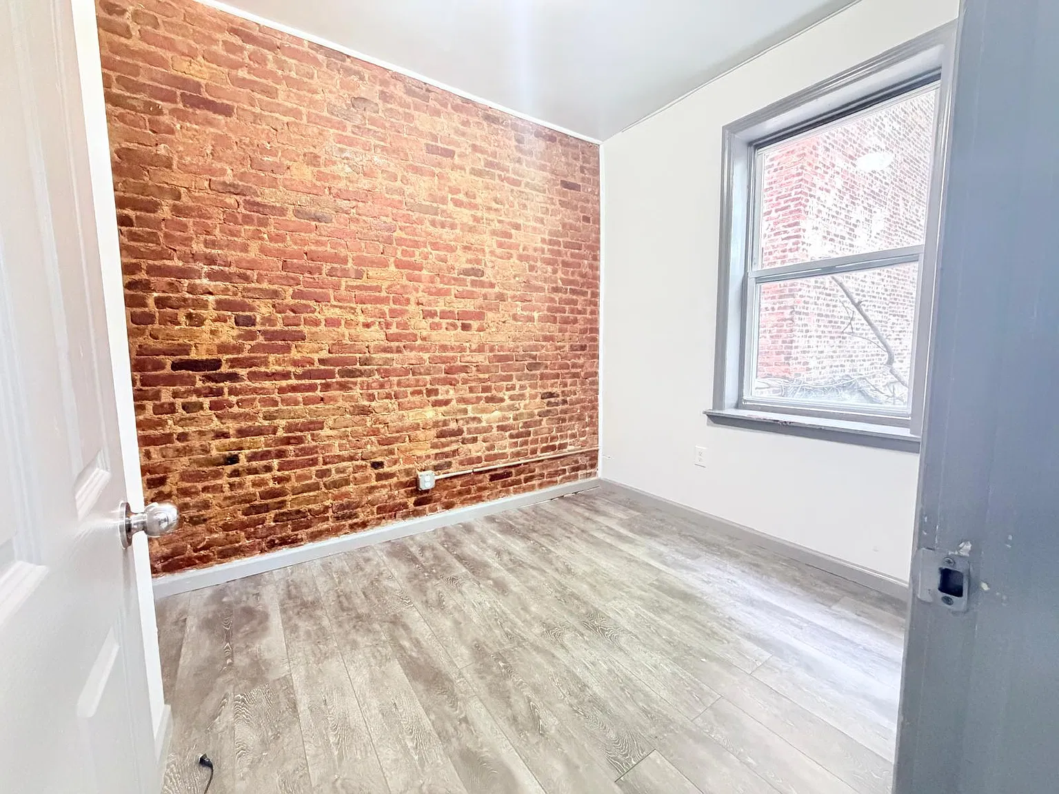 3 bed, 900 sqft, $2,350 — Photo 3