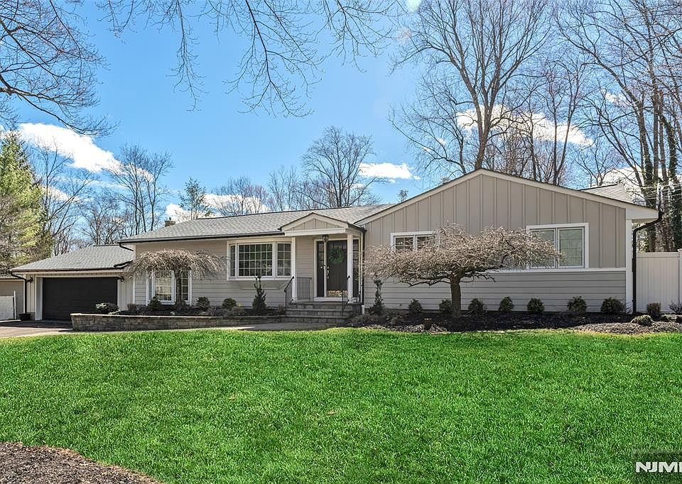 1st image of 619 Sargent Rd