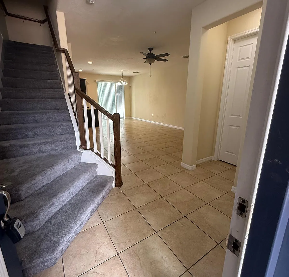 3 bed, 2.5 bath, 1407 sqft, $2,280 — Photo 3
