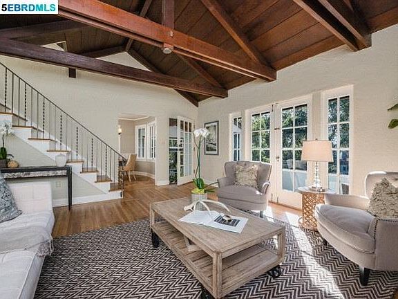 5th image of 940 Glendome Cir