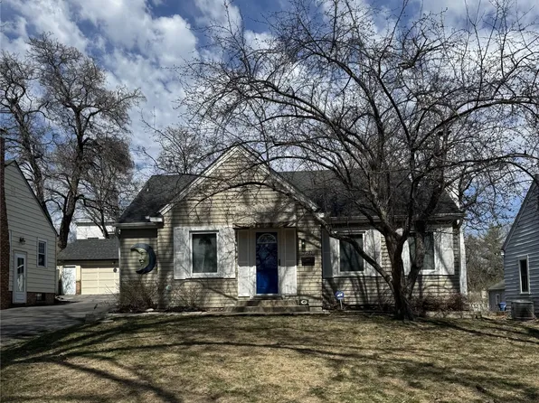 3931 Lincoln Place Dr, Des Moines, IA 50312