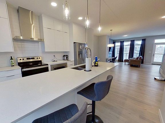 5th image of 50 Ebony Blvd #10