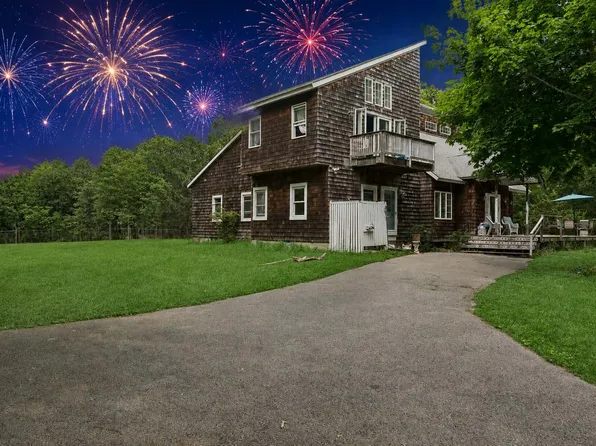 https://photos.zillowstatic.com/fp/323b828341fe567469e08491a6effc10-p_e.webp