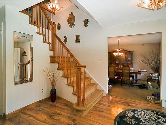4th image of 38 Oak Forest Dr
