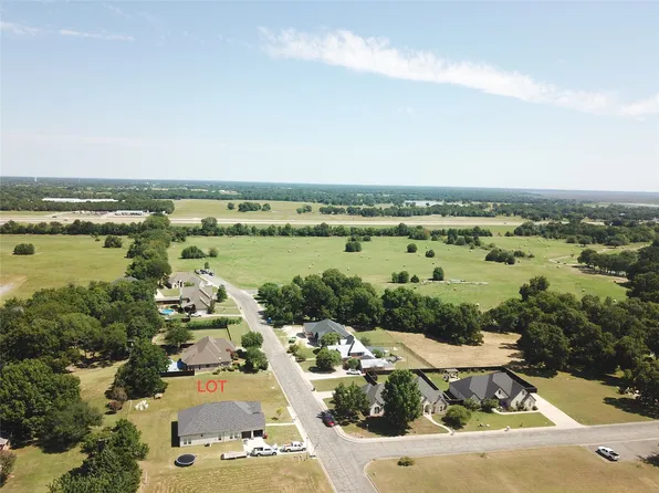 2105 Bois D Arc Dr, Bonham, TX 75418