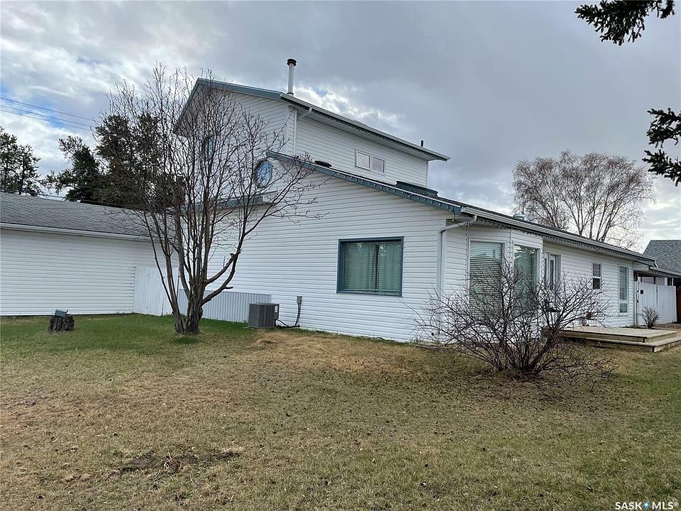 1st image of 602 6th Ave W