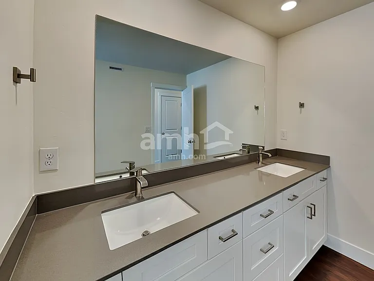 1389 E Ludlow Dr — Photo 12