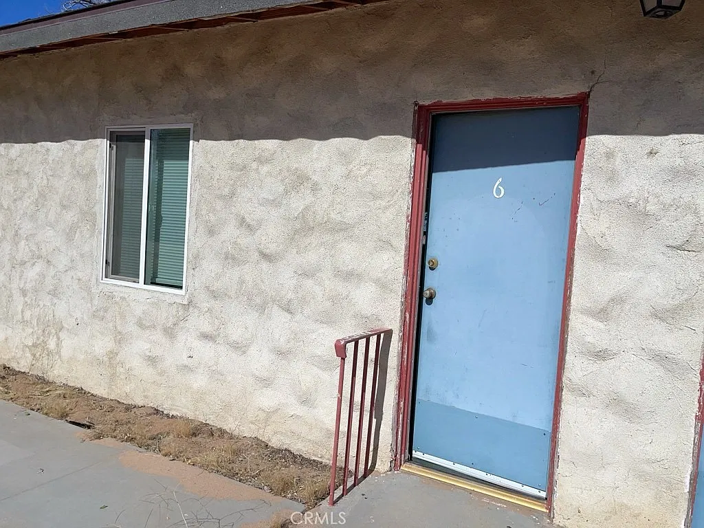 Studio, 350 sqft, $650 — Photo 2